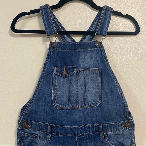 Oshkosh B’hosh overalls Kids Size 14 Medium Wash Kids Jean short overalls - Picture 6 of 13